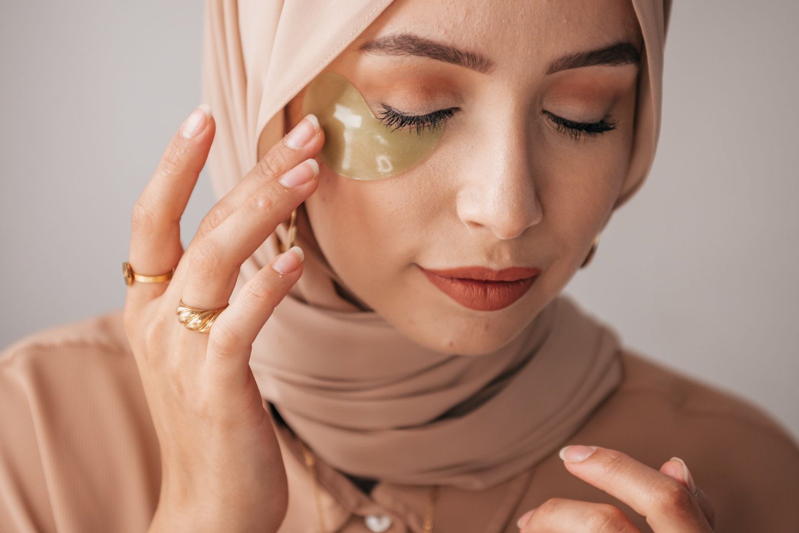 Tear trough filler cost in the Maldives - a precise under-eye filler consultation