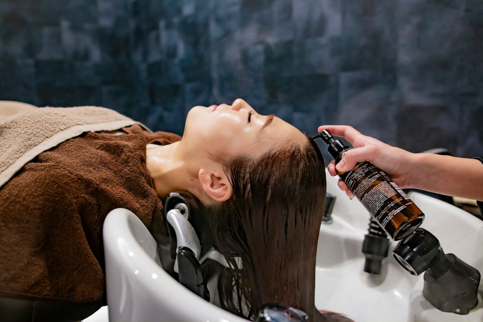 Scalp injection treatment for hair thinning, the procedure shared by GFC, PRP and exosome therapy - Dr. Alaa Zidan, Maldives