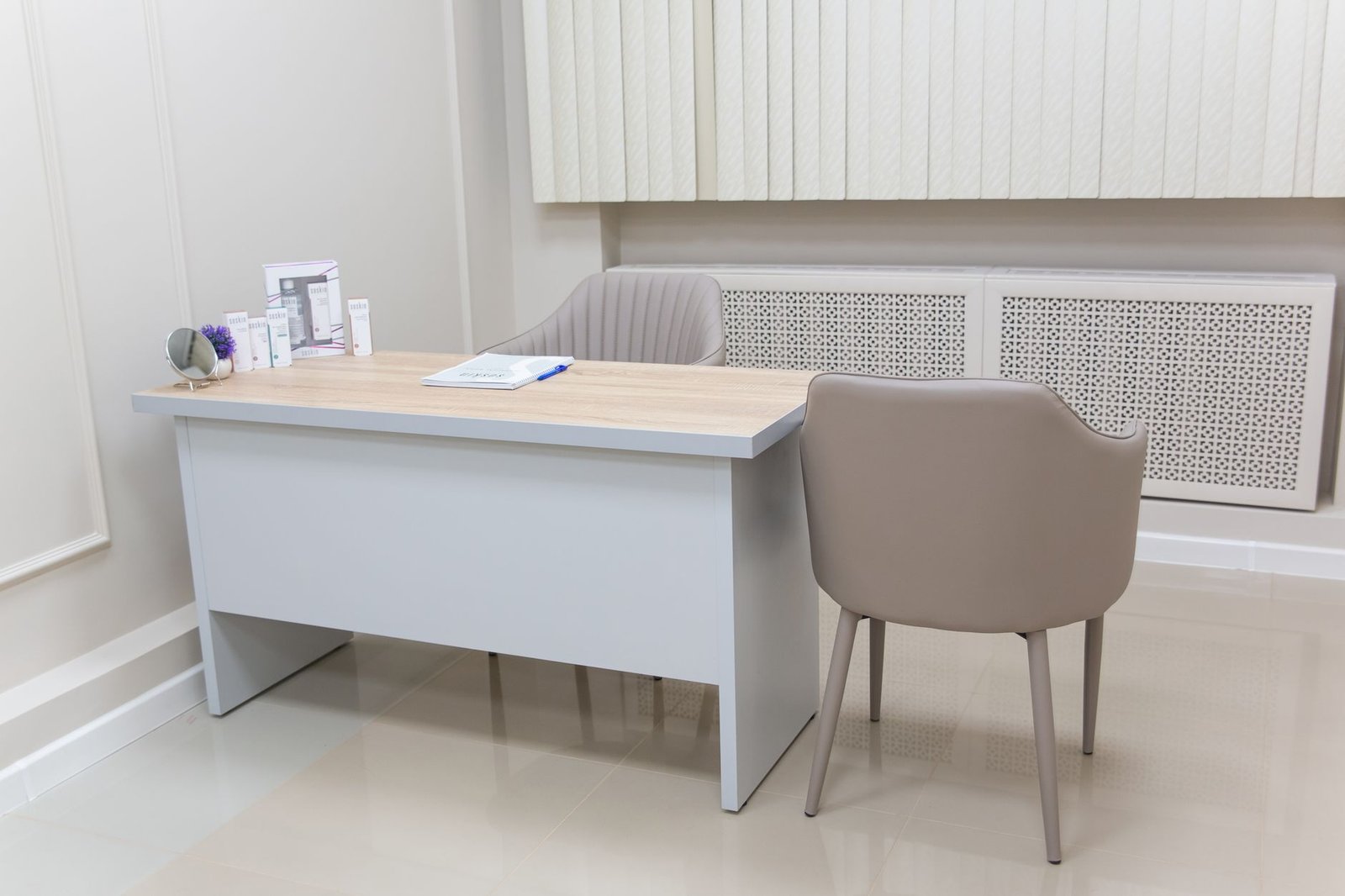 Consultation room where short-duration botulinum toxin and Botox treatments are discussed - Dr. Alaa Zidan, Maldives