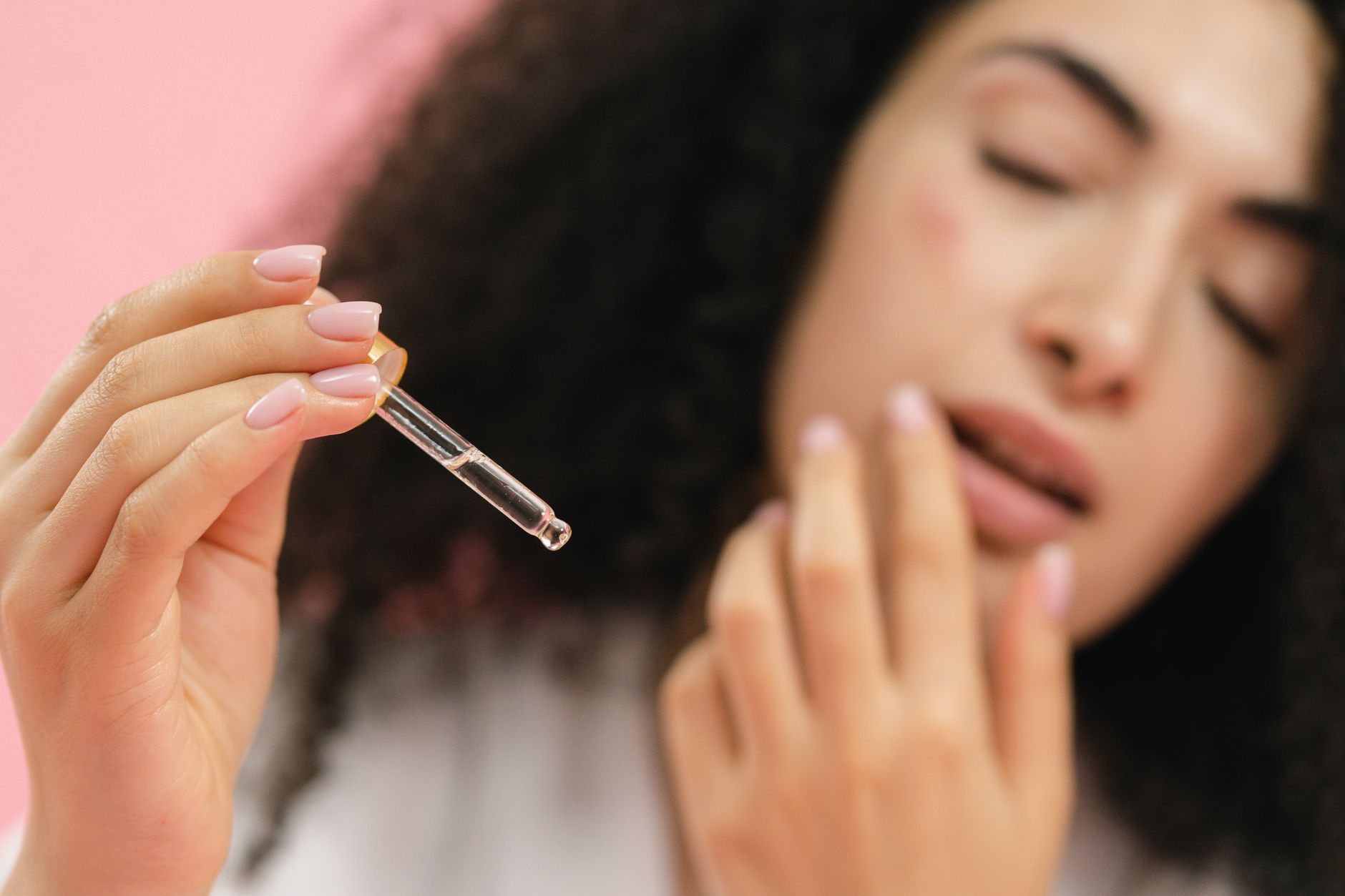 Mesotherapy Maldives delivers a tailored vitamin and hyaluronic acid blend into the skin