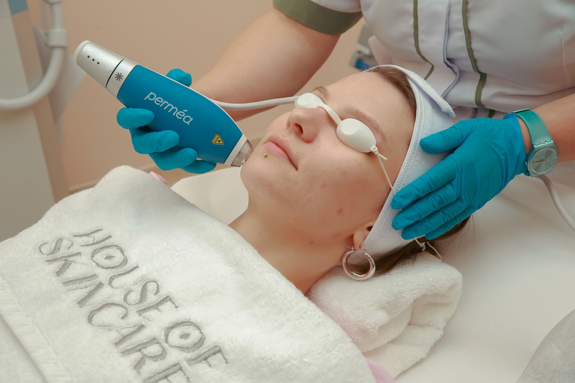Q-switched laser Maldives targets pigment and tattoo ink while sparing surrounding skin